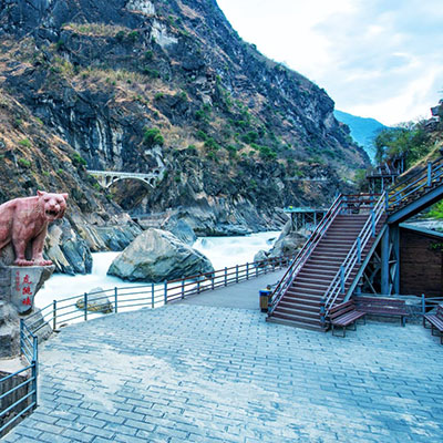 Lijiang Ancient Town: A Guide to Local Handicrafts